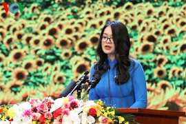 Nữ đảng viên trẻ bật khóc khi xem phim về người mẹ giặt áo bên bến Hiền Lương